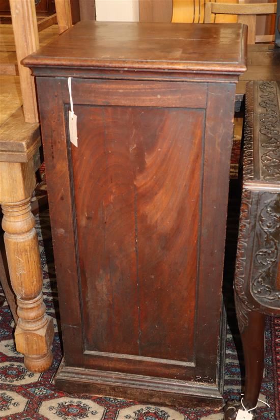A George III mahogany pedestal cupboard H.91cm